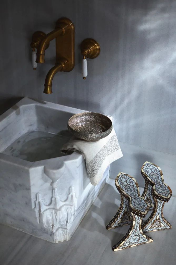 3-zeyrek-cinili-hamam-photo-by-barbaros-cangurgel3084004235682495530 آنچه واقعاً در داخل حمام ترکی اتفاق می‌افتد