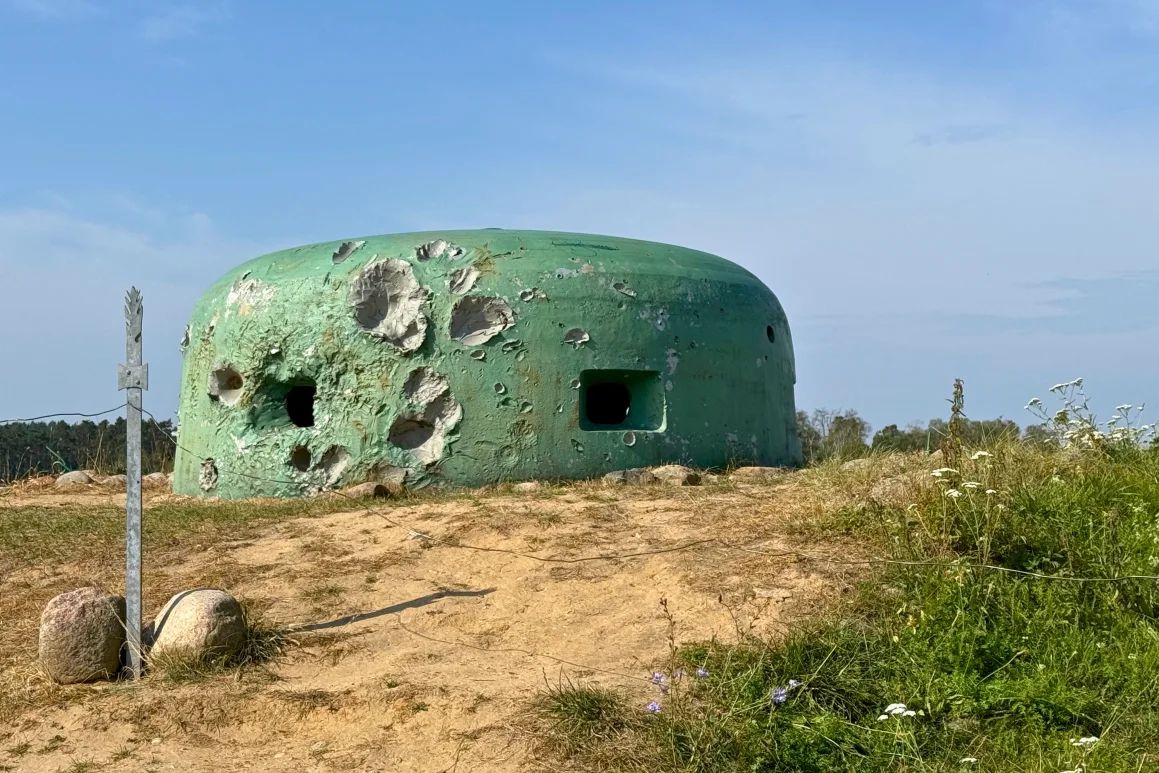 cupola-above-the-bunker5359958366906278668 در اعماق زمین ، نازی‌ها شهری برای هزاران سرباز ساختند و اکنون یک جاذبه توریستی است