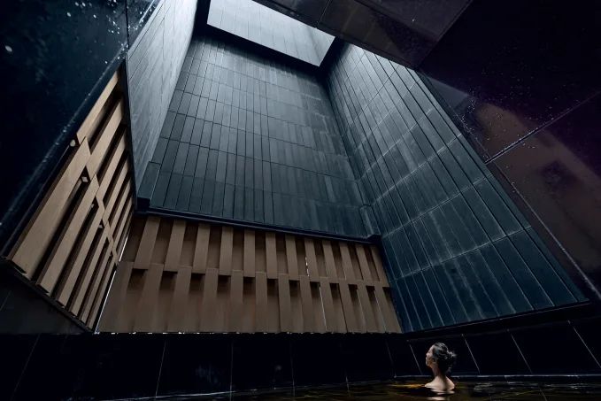 public-hot-spring-5-hoshinoya-tokyo8995475043911317558 واقعا چه حسی دارد وقتی از یک چشمه آب گرم ژاپنی دیدن می‌کنید