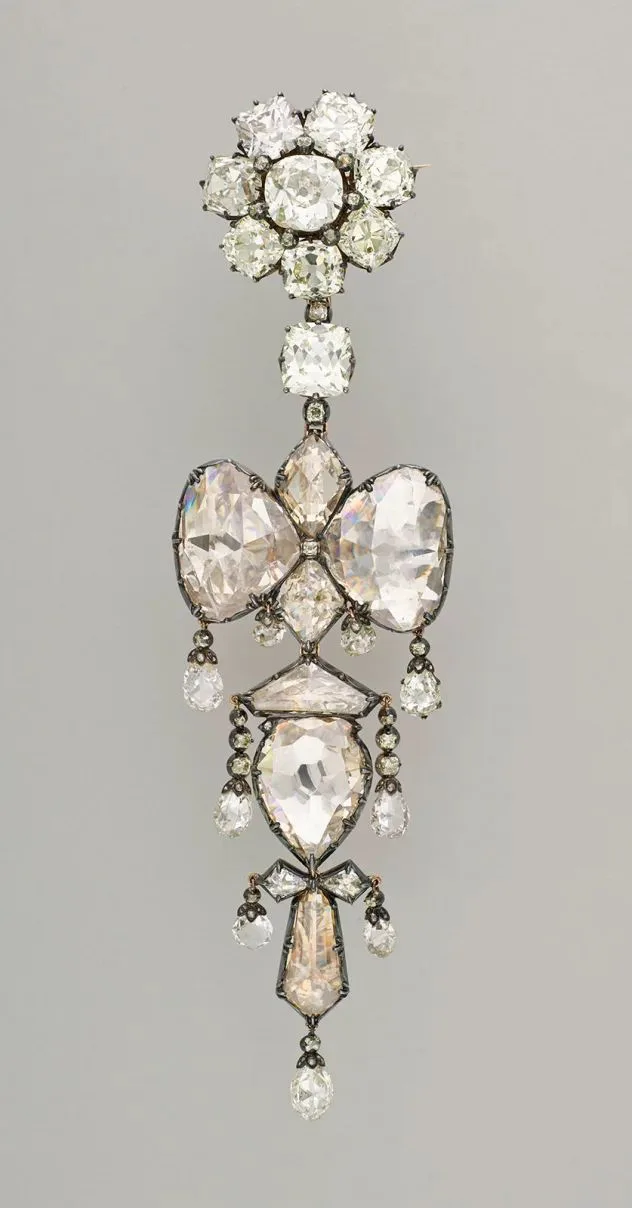 v2-broche-de-corsage-imperatrice-eugenie-2015-grandpalaisrmn-musee-du-louvre-stephane-marechalle4840828356419902728 جواهرات تاریخی سرقت شده در «فاجعه ملی» برای فرانسه: آنچه درباره گنجینههای مفقود لوور میدانیم